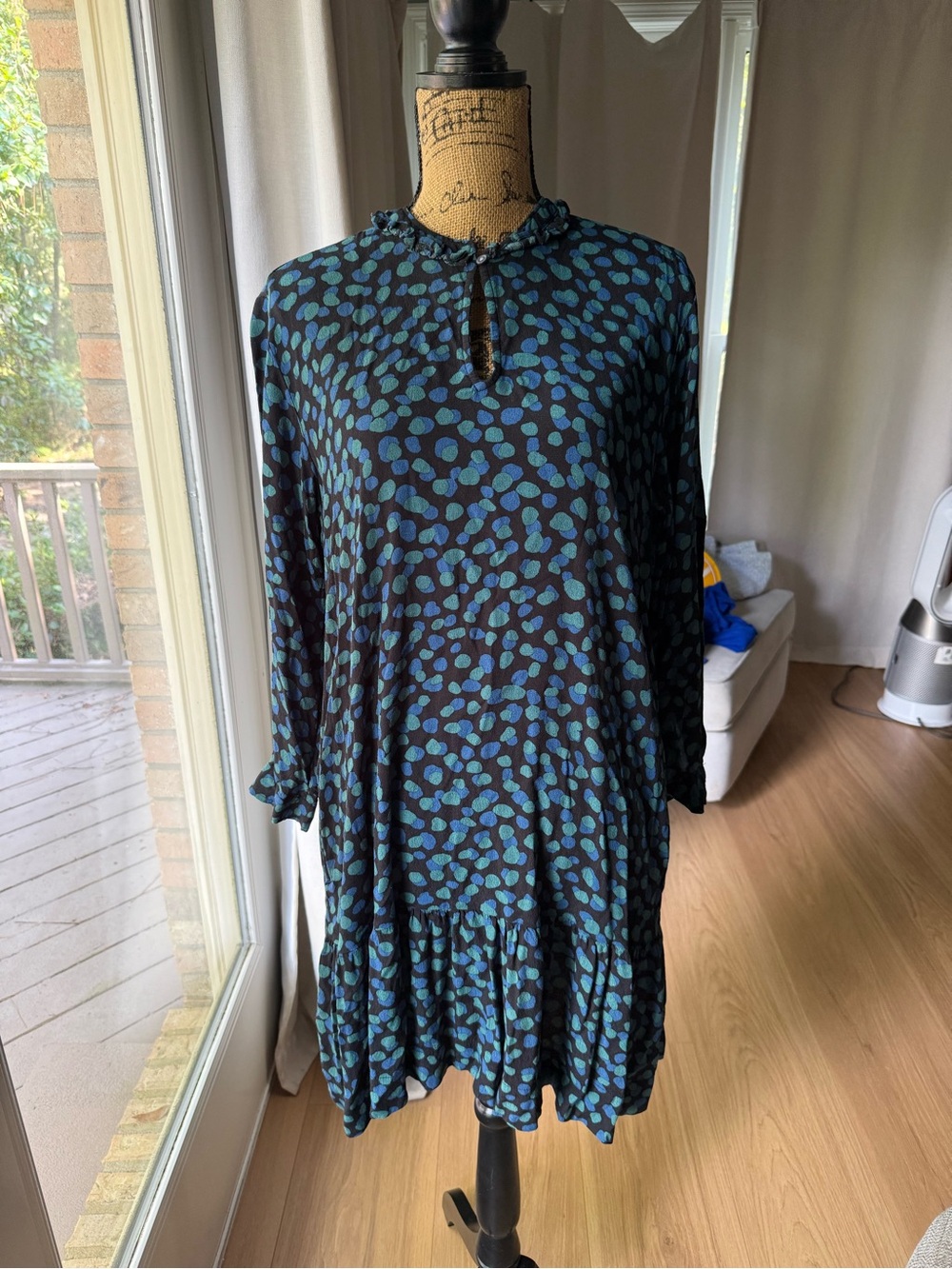 Black Long-Sleeve Ruffle-Hem Dress with Teal Spot Print